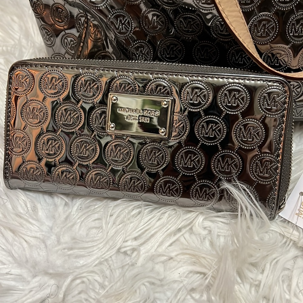 Brand new MK BAG AND WALLET - Picture 2 of 8